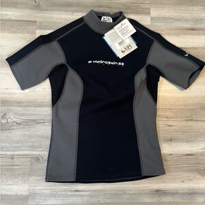Hydroskin 62 Titanium NWT Size Medium, surf, swim, rash guard pit to pit 12 L 22